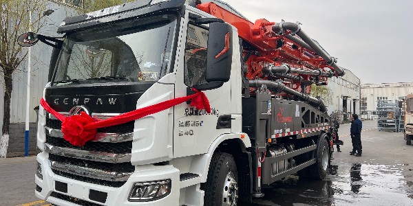 混凝土泵車(chē)能提高經(jīng)濟(jì)效益，而且能夠改變施工現(xiàn)場(chǎng)的面貌