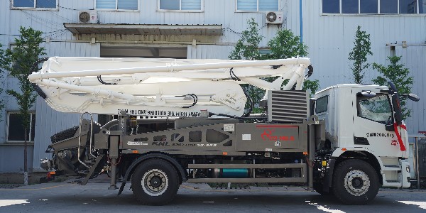 如果泵車(chē)在泵送狀態(tài)下遇到堵塞問(wèn)題，該怎么解決？