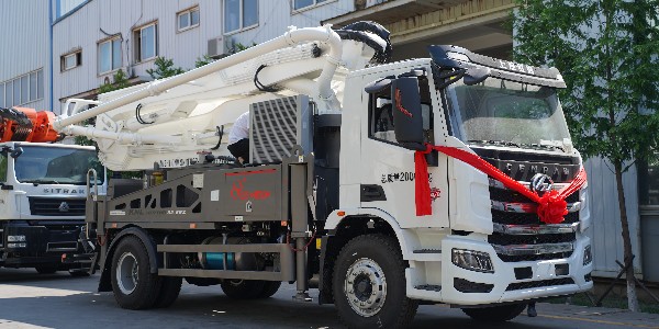混凝土泵車(chē)的性能隨機(jī)型而異，如何選購(gòu)？給您幾點(diǎn)參考